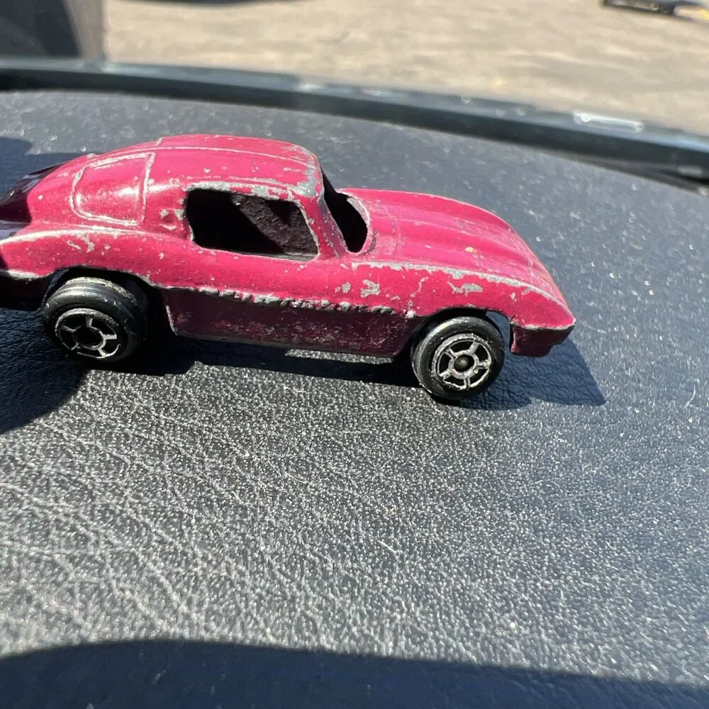 Vintage Tootsie Toy Diecast MAGENTA. CORVETTE SPLIT WINDOW  #3